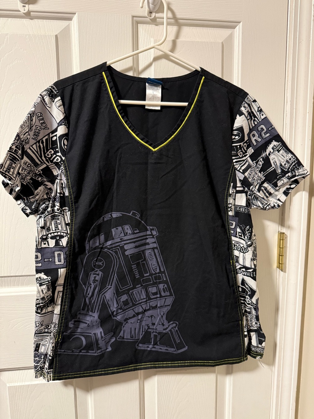 Star Wars R2-D2 C-3PO Comic Pop Art V-Neck Scrub Top Large